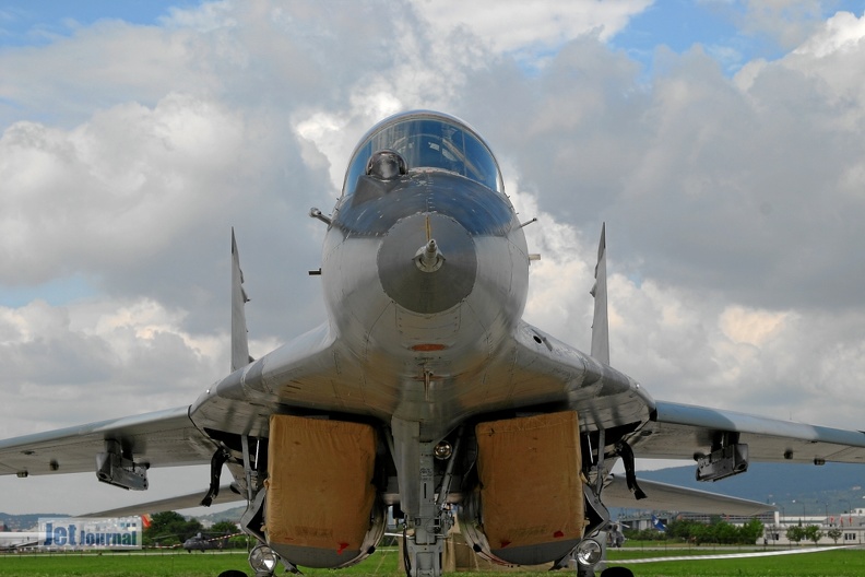 5304_mig-29_ub_1slk_front_10_20090430_1033669666.jpg