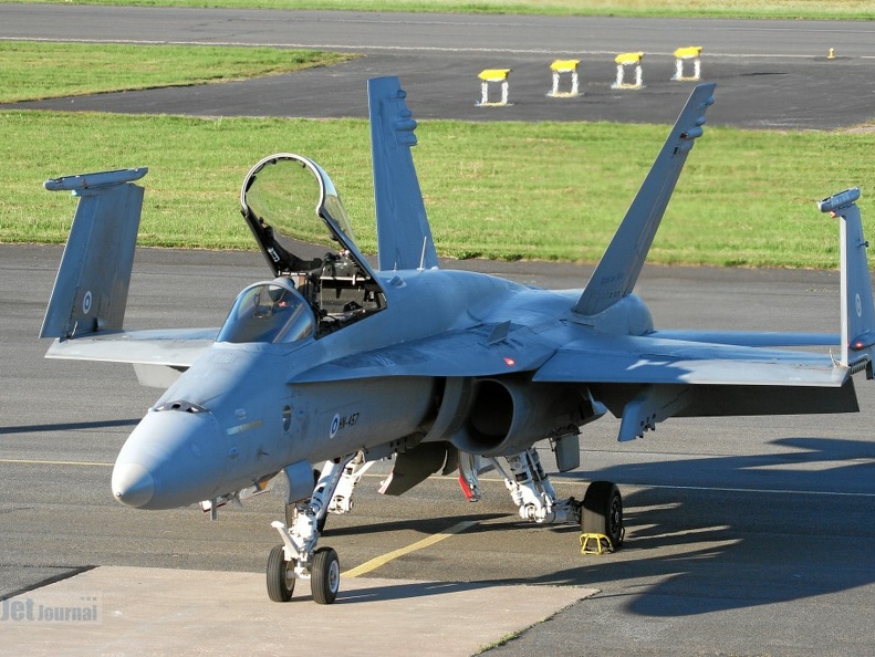 HN-457 F-18C HävLLv 21 Ilmavoimat (2470 відвідувань) Lentajien Juhannus Midnight Sun Airshow 2006 Kauhava Finnland HN-457 F-18C HävLLv 21 Ilmavoimat
