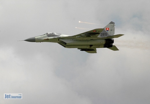 3911 MiG-29 1SLK Slovak AF Pic6 (2532 visites) 3911 MiG-29 1SLK Slovak AF Pic6