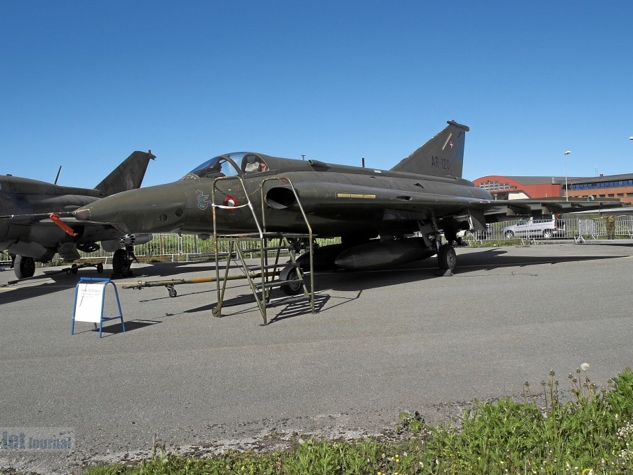 AR-120 Saab RF-35 Draken (2993 návštěv) AR-120 Saab RF-35 Draken