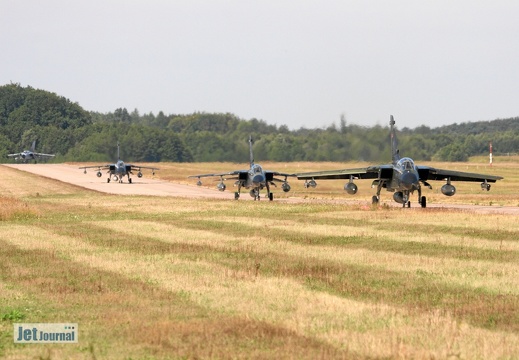 4-ship Tornado auf dem Rckweg zur Abstellfl„che