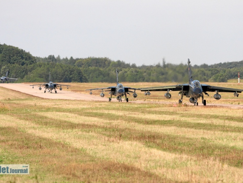 4-ship Tornado auf dem Rckweg zur Abstellfl„che