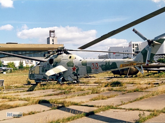 Mi-24A, 33 rot (2738 Besuche) Aufnahmedatum 08/2001 Mi-24A, 33 rot
