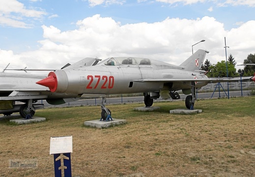 2720 MiG-21U-600