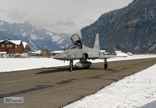 J-3069 F-5E Tiger Pic1