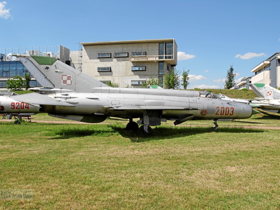 2003 MiG-21M (3810 visitas) 2003 MiG-21M