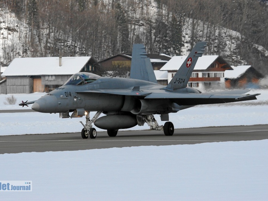 J-5014 F-18C Hornet Pic3