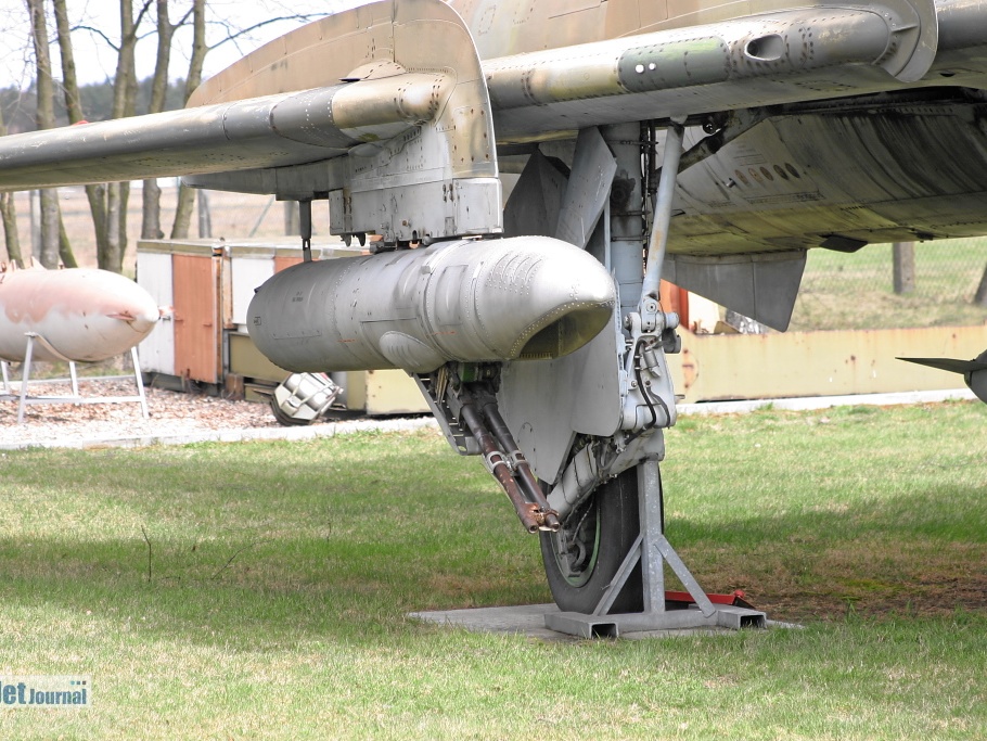 Su-22UM3K, Details Fahrwerk und Kanonengondel (3490 visites) Su-22UM3K, Details Fahrwerk und Kanonengondel