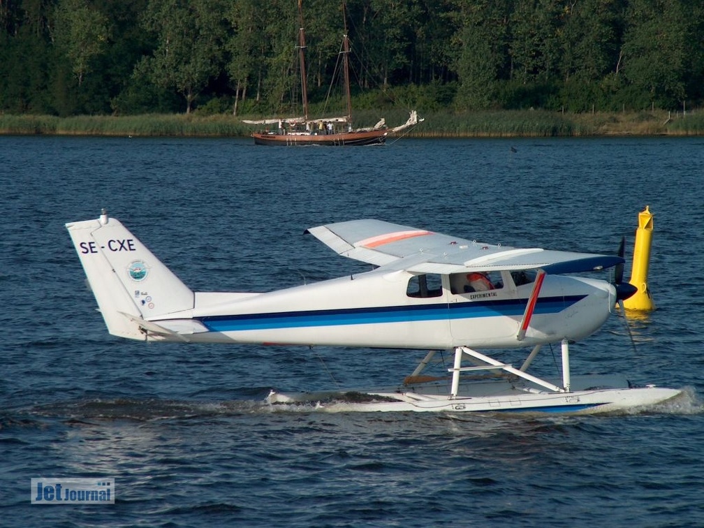 SE-CXE Cessna 172A Floatplane Pic1