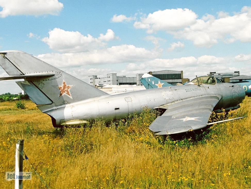 MiG-17, 61 (3042 visitas) MiG-17 "glatt" der ehemaligen DOSAAF, Aufnahmedatum 08/2001 MiG-17, 61