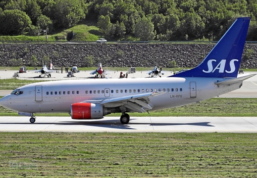 LN-RPE B737-683 SAS