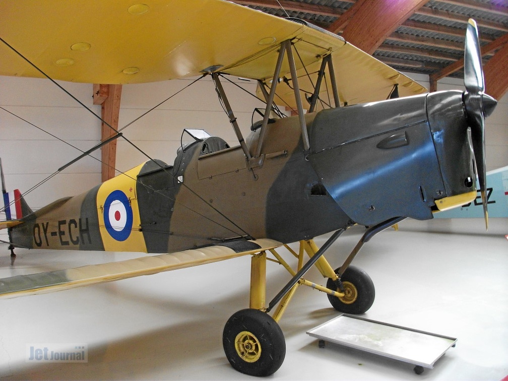OY-ECH DH82A Tiger Moth (просмотров: 2816) OY-ECH DH82A Tiger Moth