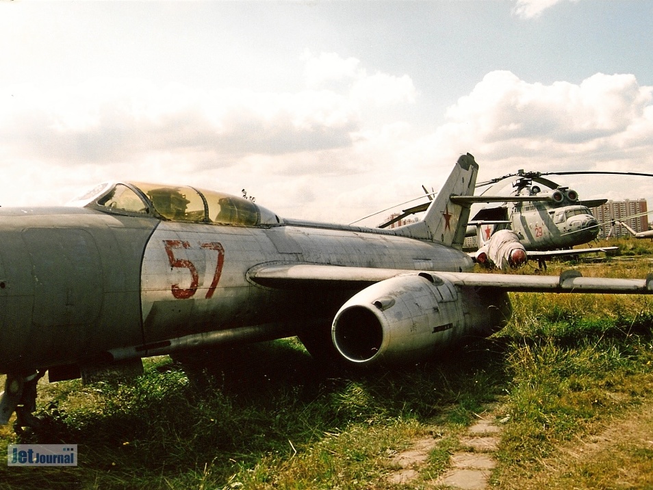 Jak-25, 57 rot (3337 Besuche) Aufnahmedatum 08/2001 Jak-25, 57 rot