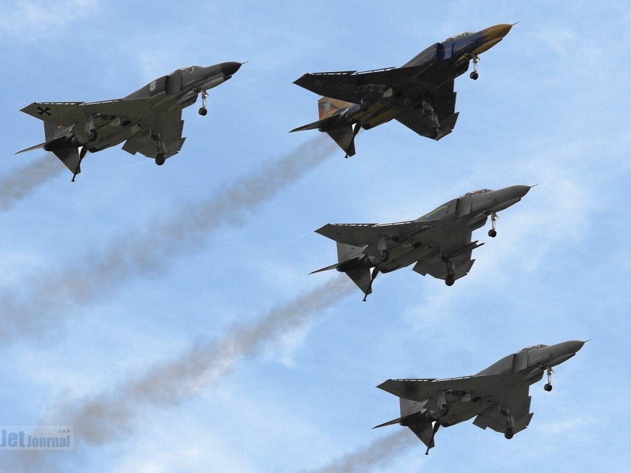 4-ship Fly-By (3517 Besuche) 4-ship Fly-By