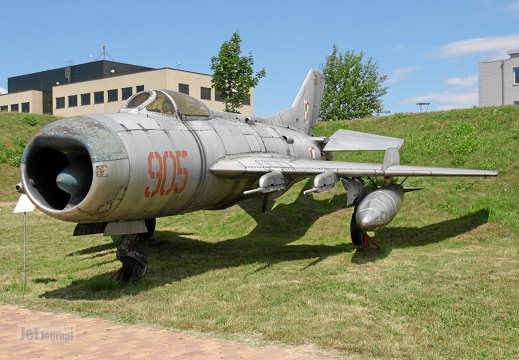 905 MiG-19PM