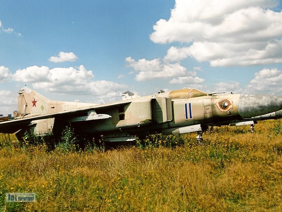 MiG-23M, 11 blau (2964 visitas) Museum Chodinka 2001 MiG-23M, 11 blau