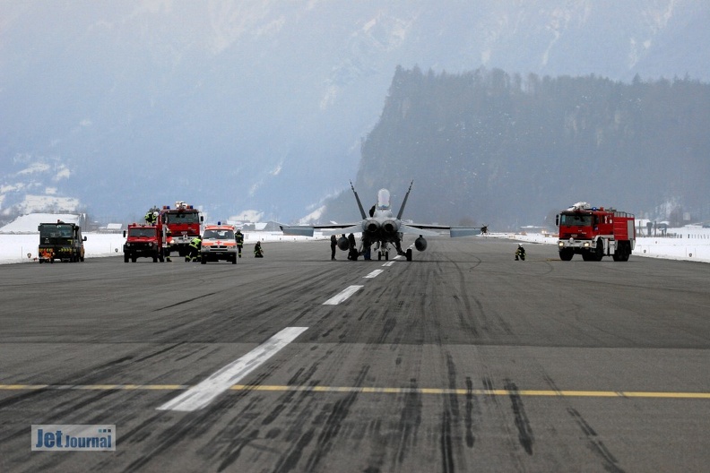 j-5026_f-18c_hornet_pic5_12_20090502_1068225941.jpg