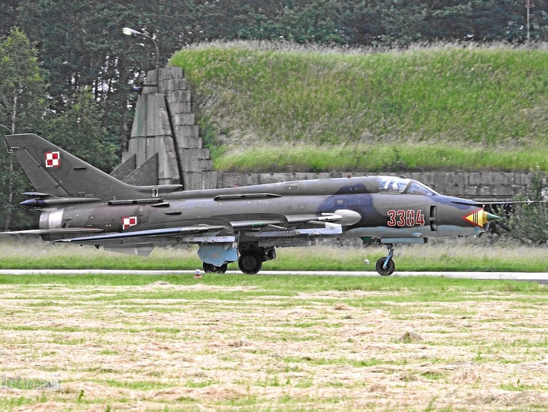 3304 Su-22M-4 8elt