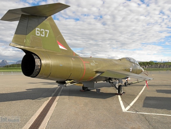 637 CF-104D BOO