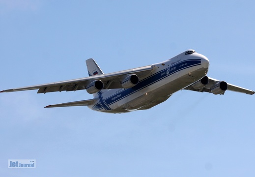RA-82079, An-124-100