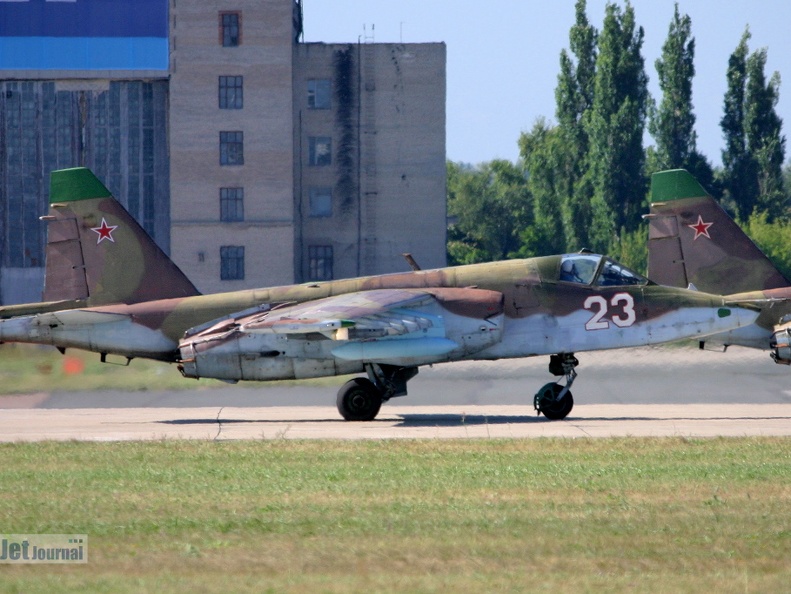 23 weiss, Su-25