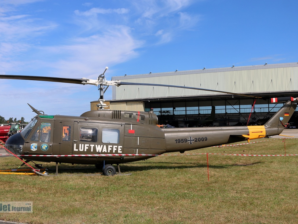 UH-1D, ex. 73+02 (3260 відвідувань) Traditionsmaschine Flugplatz Hohn UH-1D, ex. 73+02