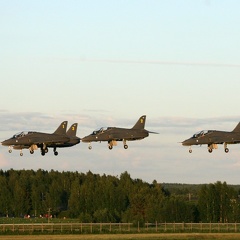 Midnight Hawks Landung (2097 Besuche) Lentajien Juhannus Midnight Sun Airshow 2006 Kauhava Finnland Midnight Hawks Landung