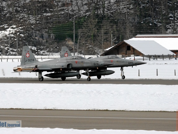 J-3074 J-3044 F-5E Tiger