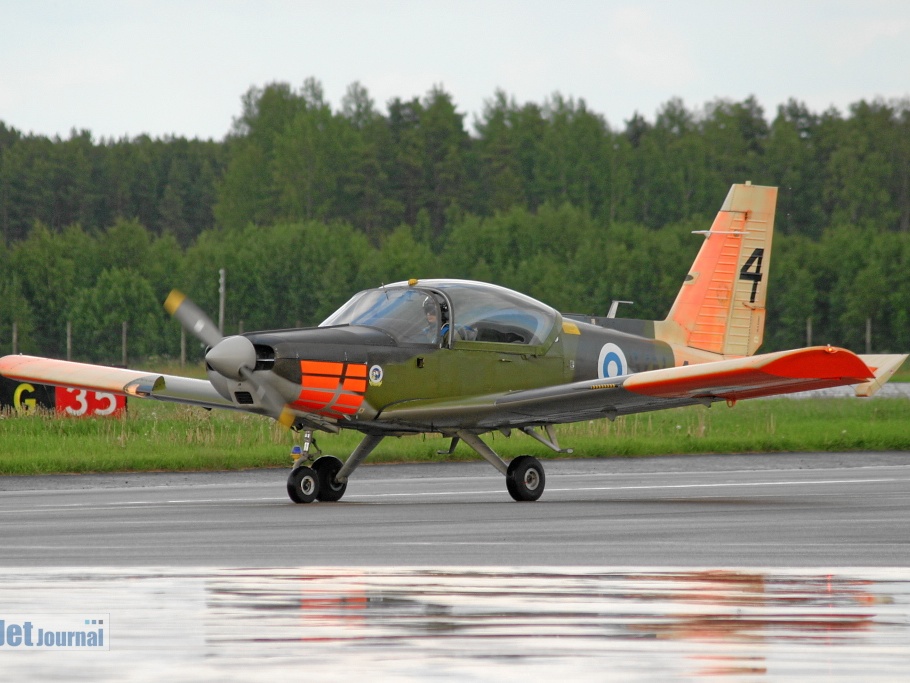 VN-4 L-70 Vinka KoulLLv Ilmavoimat (2642 visite) Midnight Sun Airshow Kauhava 25.06.2004 VN-4 L-70 Vinka KoulLLv Ilmavoimat