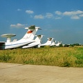 Flugzeugparkplatz Schukowski (2818 Besuche) Heckansichten geparkter Flugzeuge aus einem fahrenden KFZ (IL-76/976, CCCP-76452, CCCP-76426), Schuk... Flugzeugparkplatz Schukowski
