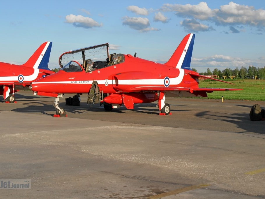 XX308 Hawk T1 Red Arrows (2206 visite) Lentajien Juhannus Midnight Sun Airshow 2006 Kauhava Finnland XX308 Hawk T1 Red Arrows