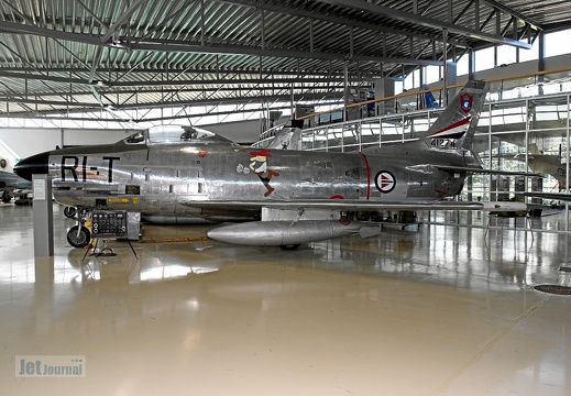 RI-T F-86K