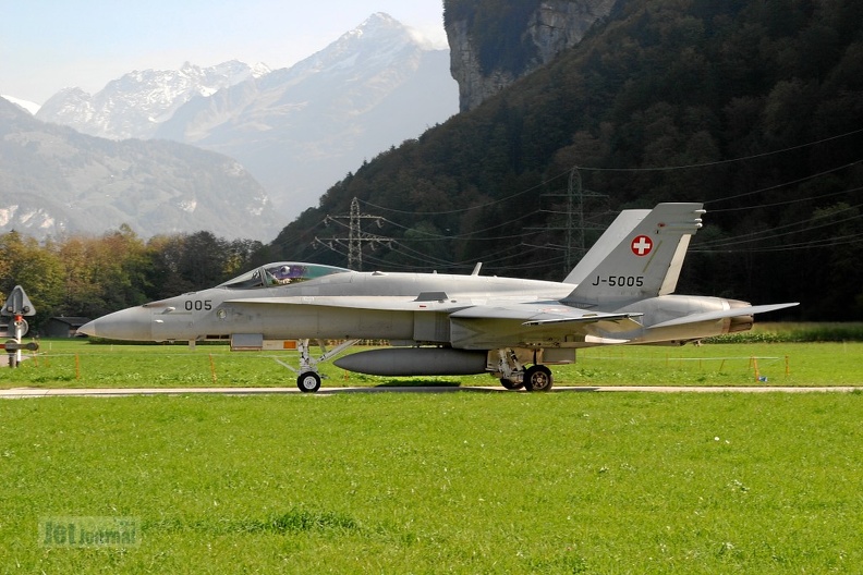 j-5005_f-18c_meiringen_hornet_schweizer_luftwaffe_20130223_1075846862.jpg