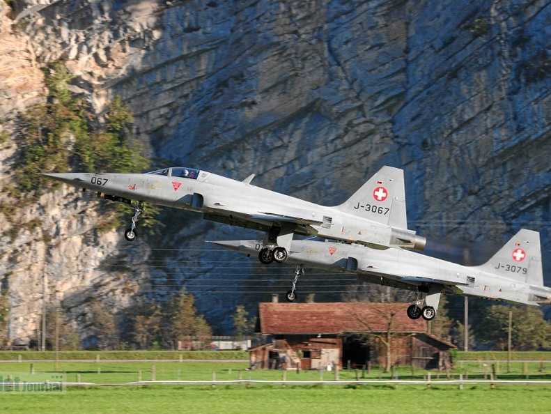 J-3067 J-3079 F-5E Take off Meiringen Schweizer Luftwaffe