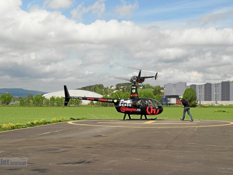 LN-OGS Robinson R44 (1412 visits) LN-OGS Robinson R44