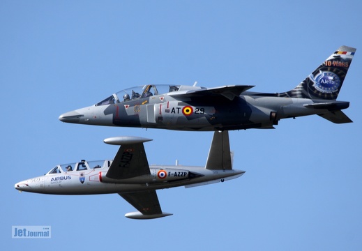 Alphajet AT-29 und Fouga Magister F-AZZP im Vorbeiflug 