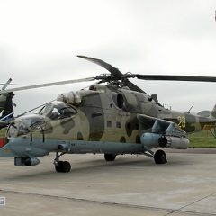 Mi-24PN, 28 gelb (1993 visitas) MAKS 2003, Version Mi-24P mit Nachtsichteinrichtung und Kamerasystem Mi-24PN, 28 gelb