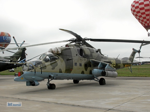 Mi-24PN, 28 gelb (1990 odwiedzin) MAKS 2003, Version Mi-24P mit Nachtsichteinrichtung und Kamerasystem Mi-24PN, 28 gelb