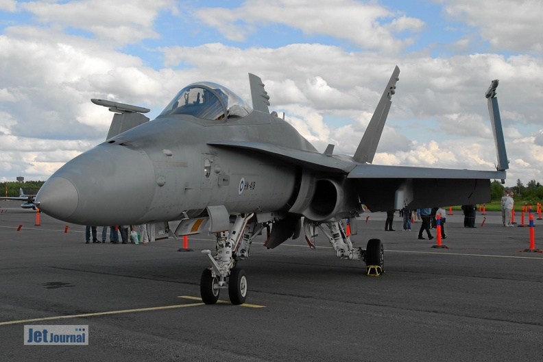 hn-418_f-18c_hornet_ilmavoimat_pic1_20130416_1652895323.jpg