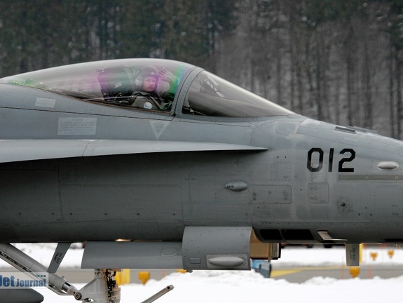 J-5012 F-18C Hornet Pic2 (4306 відвідувань) J-5012 F-18C Hornet Pic2