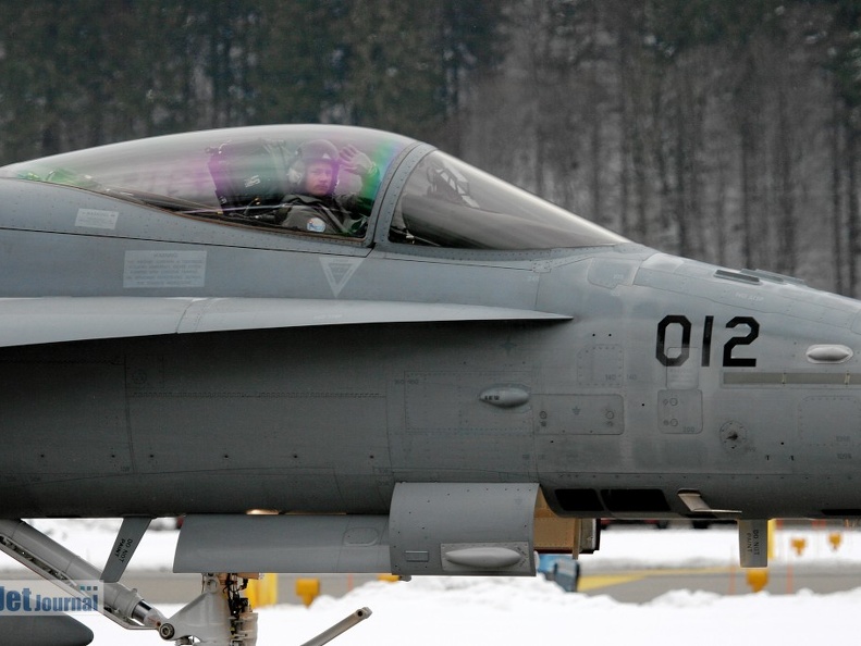 J-5012 F-18C Hornet Pic2 (4258 visingar) J-5012 F-18C Hornet Pic2