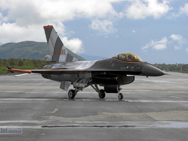 J-055 F-16AM RNLAF Taxiway (1973 visites) J-055 F-16AM RNLAF Taxiway