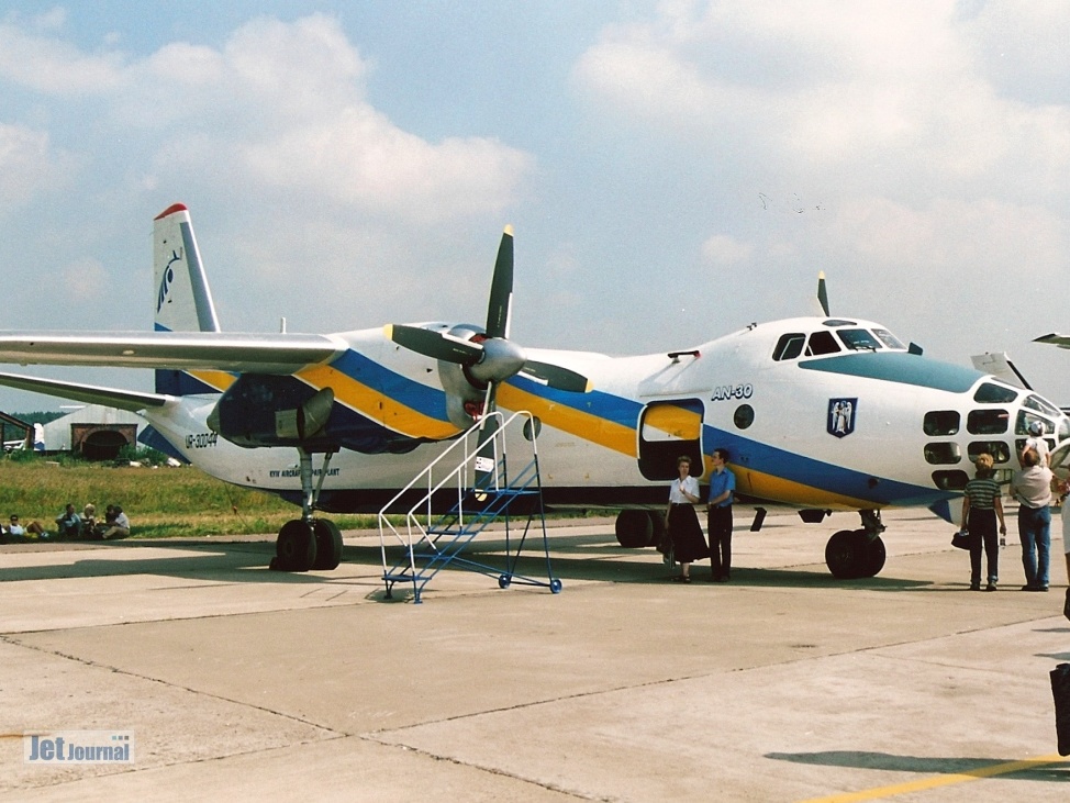 An-30, UR-30044 (3192 visite) MAKS 2001 An-30, UR-30044