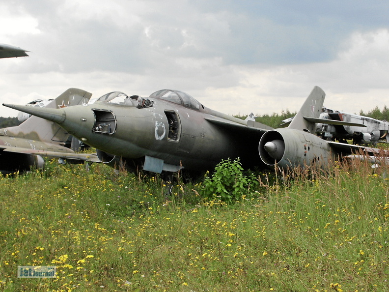 Jakowlew Jak-28U, 63 weiss (2030 Besuche) Monino 2003, ausserhalb des Ausstellungsgelaendes Jakowlew Jak-28U, 63 weiss