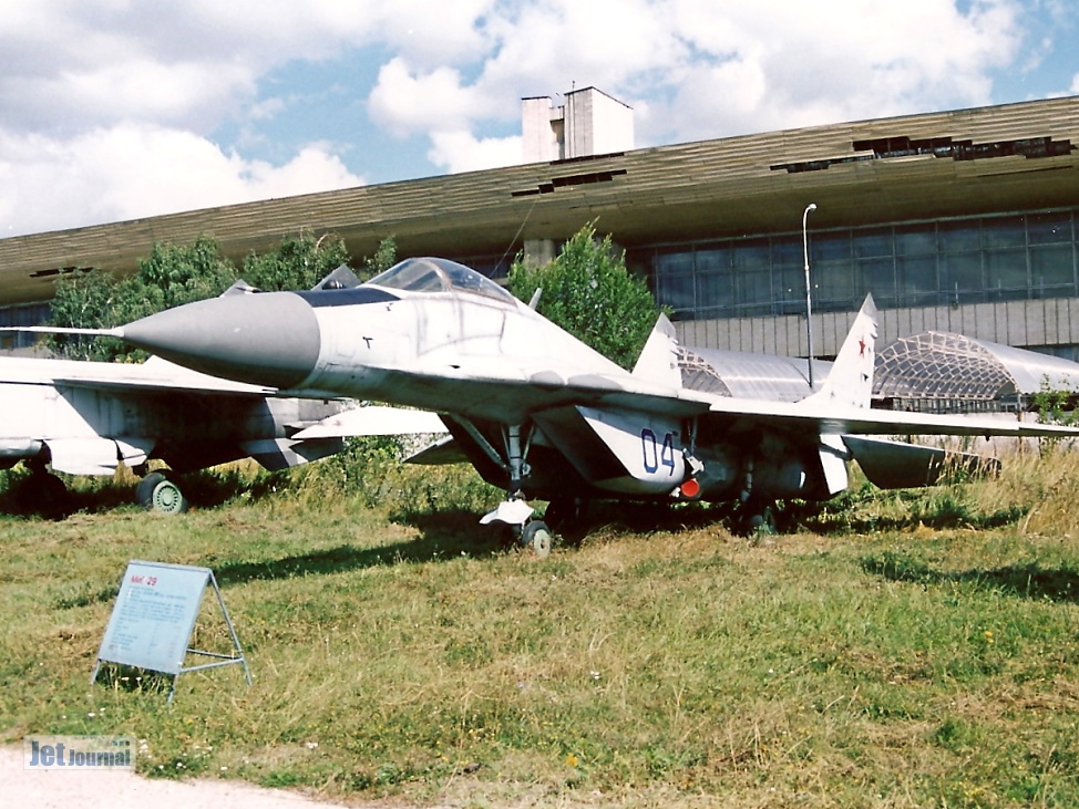 MiG-29, 04 blau (3145 visingar) Aufnahmedatum 2001 MiG-29, 04 blau