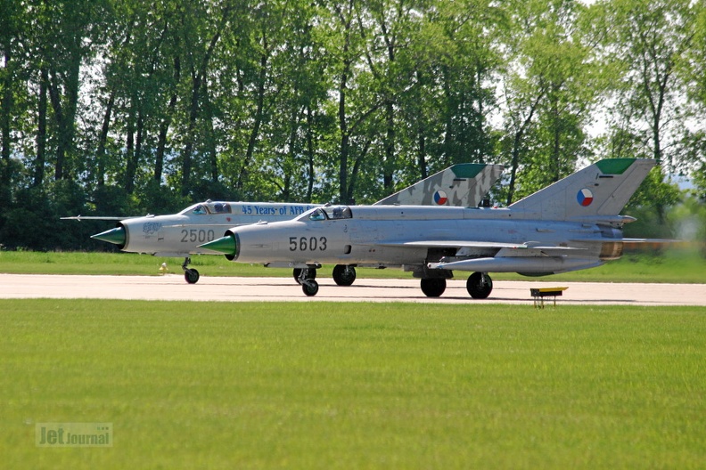 2500_5603_mig-21mfn_20131222_1643988198.jpg