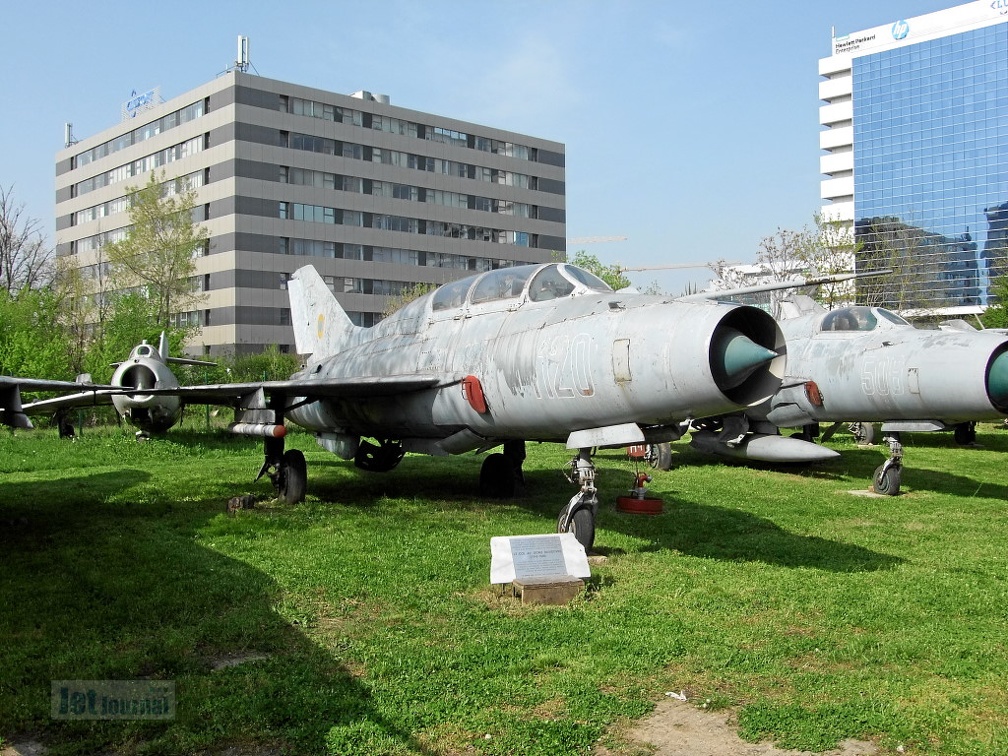 1120 MiG-21U-400 (2742 відвідувань) 1120 MiG-21U-400