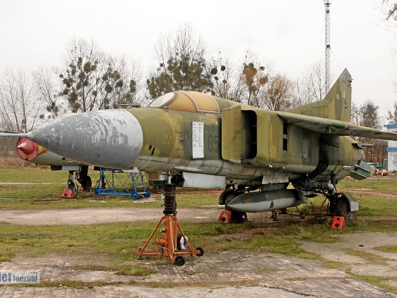 585 NVA, MiG-23MF (3095 visitas) 585 NVA, MiG-23MF