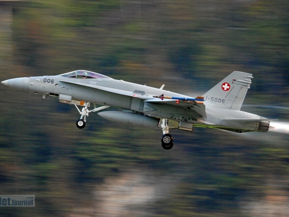 J-5006 F-18C Take off Meiringen Schweizer Luftwaffe (3598 Besuche) J-5006 F-18C Take off Meiringen Schweizer Luftwaffe