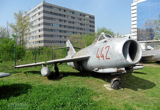 442 MiG-17F